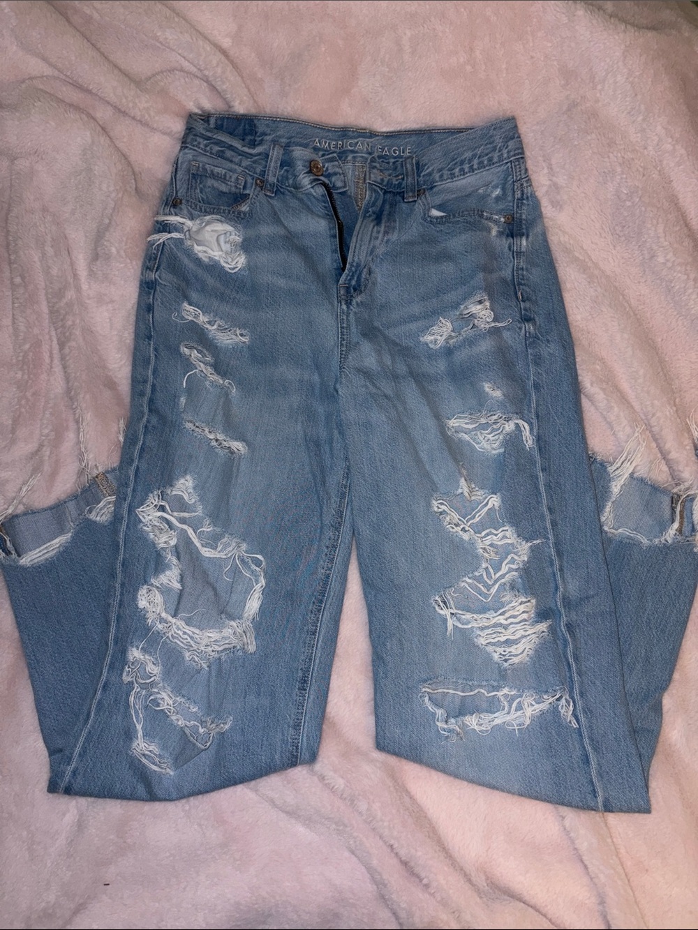 American Eagle Outfitters Light Wash Relaxed Mom Jean